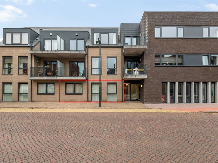 Service flat  in Arendonk<br />
Ligging: <br />
Deze serviceflat bevindt zich op een gunstige locatie, nabij het centrum van Arendonk, waar je winkels