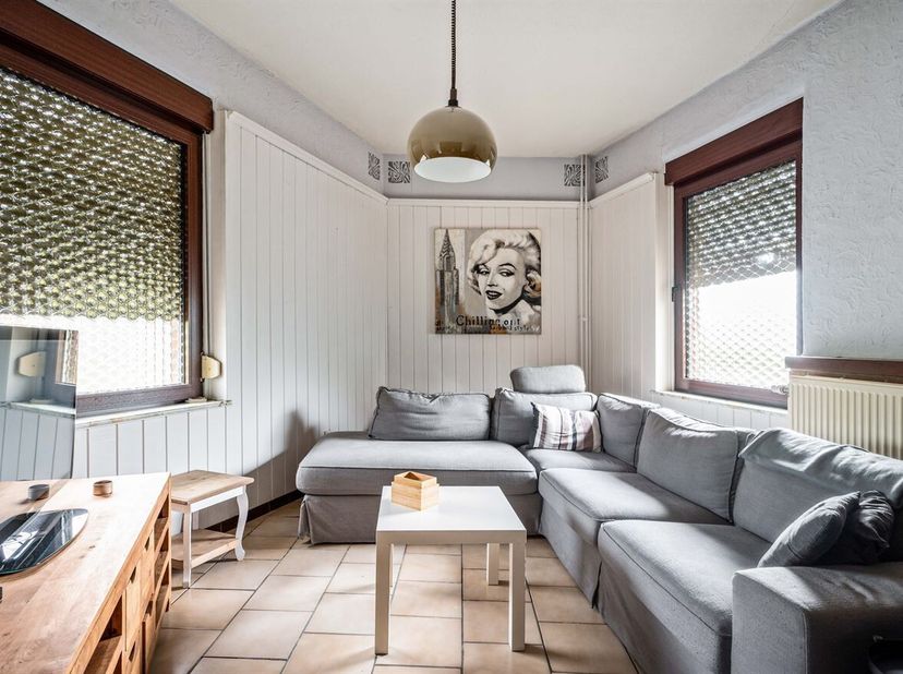 Deze woning is gelegen in Attenhoven, een deelgemeente van Landen. Een grote troef is de nabijheid van het station van Landen, met rechtstreekse verbi