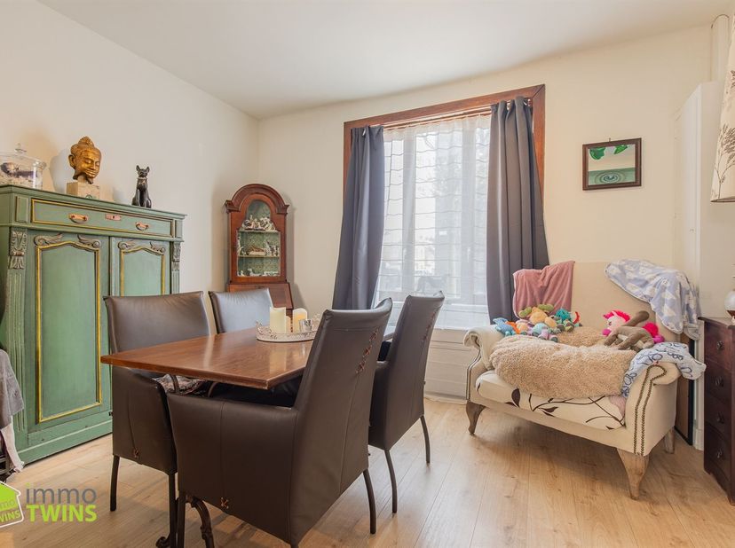 Charmante HOB in de rustige buurt van Oostende | Bezoekdag 25/04<br />
Instelprijs (bieden vanaf): 259.000,00 EUR. Deze instapklare woning is gelegen