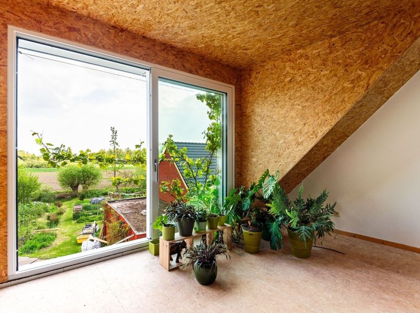 --Veelzijdige woning in Cohousing HuisElf te Lebbeke--<br />
<br />
Ruime en lichtrijke woning (270m²) te koop in Cohousing HuisElf, met prachtig zi