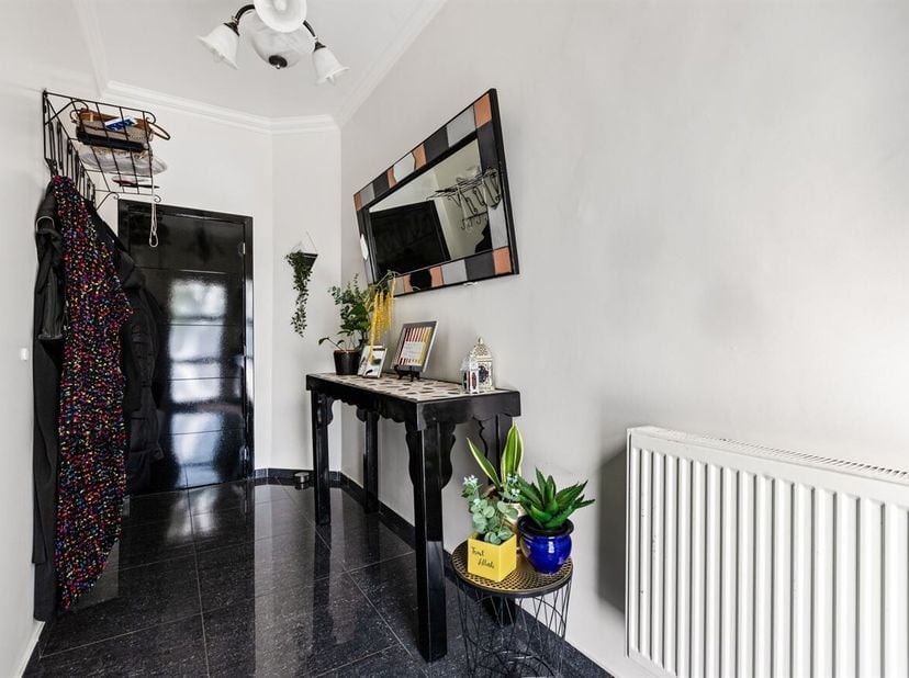 Alleenstaande gezinswoning met zuidwest-georiënteerde tuin <br />
Bent u op zoek naar een woning met ruimte en tal van mogelijkheden? Dan is deze open