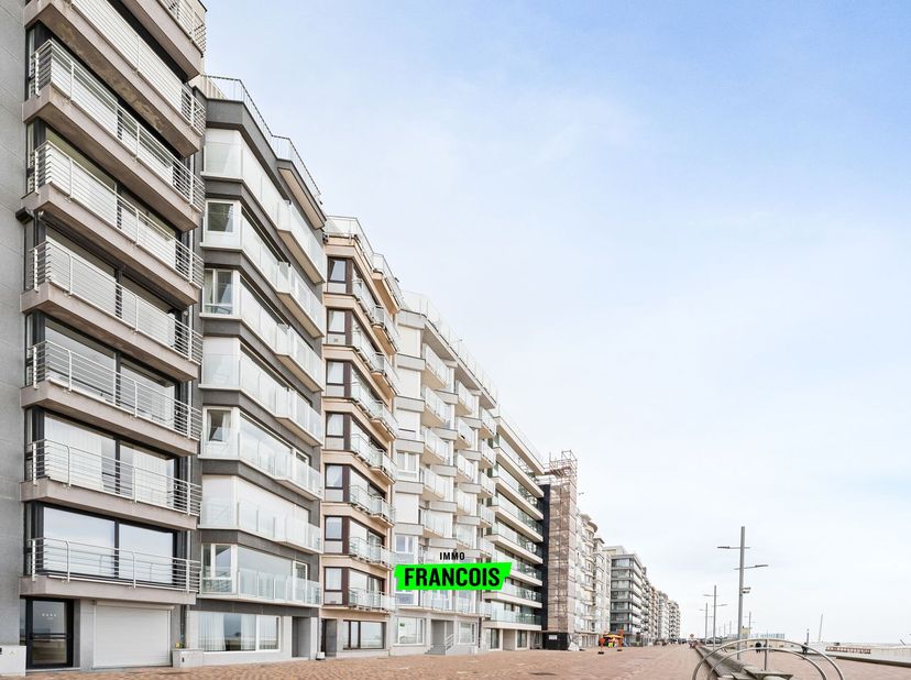 Appartement au rez-de-chaussée avec 2 chambres et vue frontale sur la mer<br />
Vous recherchez un appartement avec du potentiel à un emplacement de p