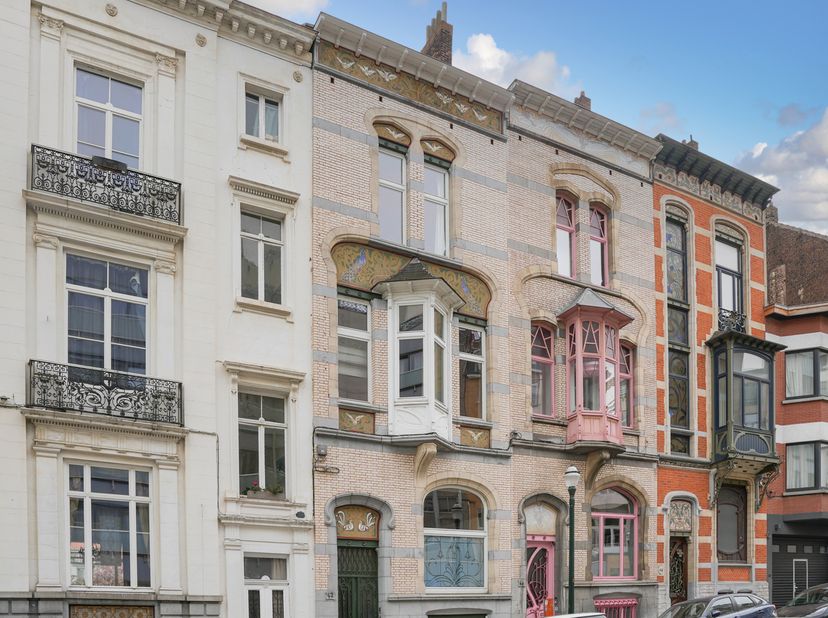 Info et visites : Kristof - +32 471 77 09 08 - Kristof@bytheway.be | BRUXELLES - Étangs d’Ixelles - PEB : E- (263 kWh/m²/an).<br />
Située dans une ru