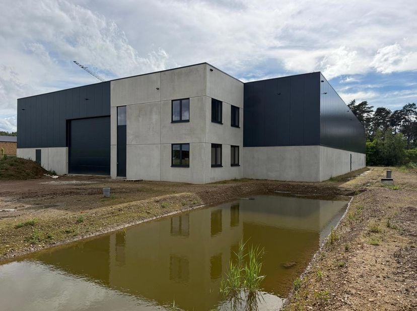 Bedrijfsvastgoed te huur in Mercuriuslaan 27,
                    3650 Dilsen