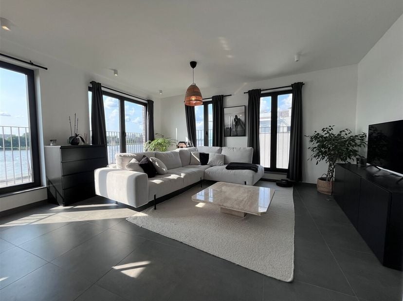 - PAS MEUBLÉ  - Frais mensuel: 100,- euro - PEB: 96,9 kWh/m² CU: 02649  - Garantie: 3 mois -  Disponible: 1/03/2019 - Type de contrat: 1 an - Adresse: