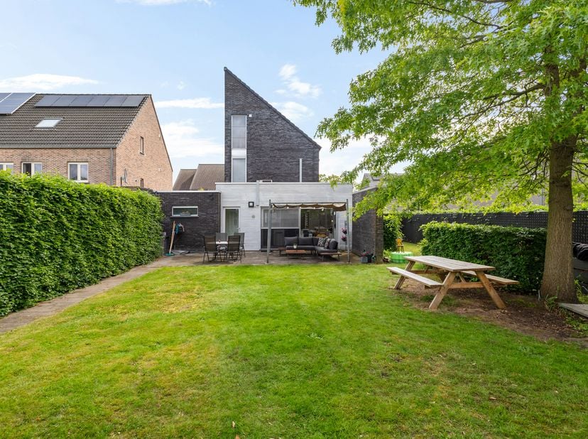 Huis te koop in Sint -Barbarastraat 9,
                    2440 Geel