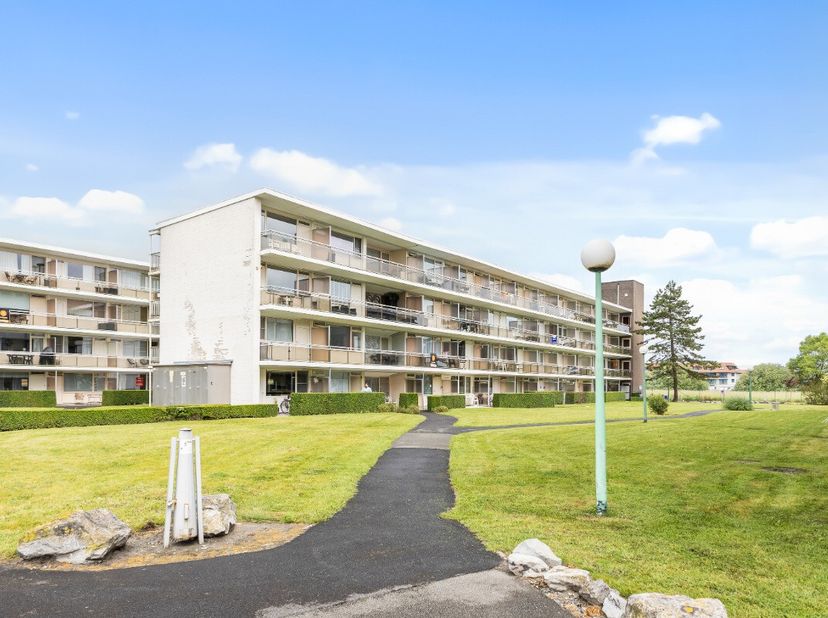 De Haan: Vakantie appartement te koop gelegen in het groen en vlakbij de zee!Op de 3e verdieping van residentie Hyacint vinden we dit gezellig apparte