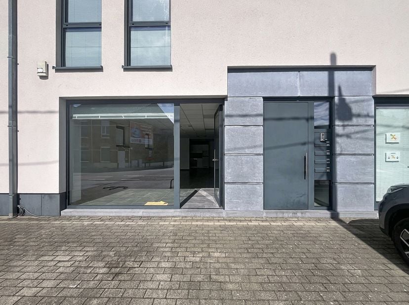 Bien professionnel à vendre à Hannuitsesteenweg 224,
                    3300 Bost