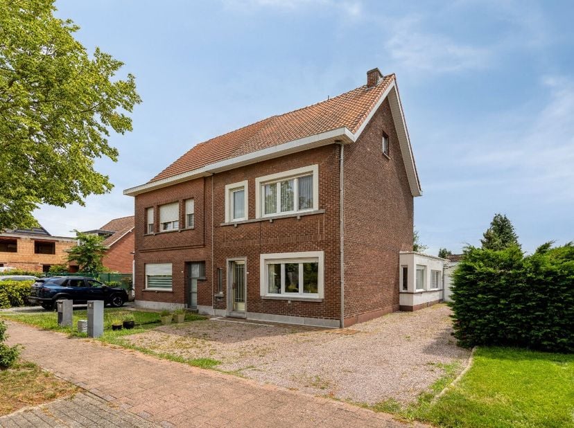 Te koop: halfopen bebouwing in Sint-Katelijne-Waver met 3 slaapkamers, een zuidelijk gerichte tuin en gelegen in de velden. Deze woning in de Hertstra