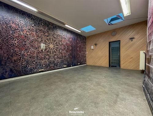                                         Bâtiment commercial à louer à Tournai, € 700
