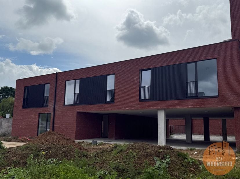 !Bezoeken kunnen uitsluitend worden aangevraagd via onze website: www.hetwoonburo.be. Klik bij het pand op 'Maak een afspraak'!<br />
Ninoofsesteenweg