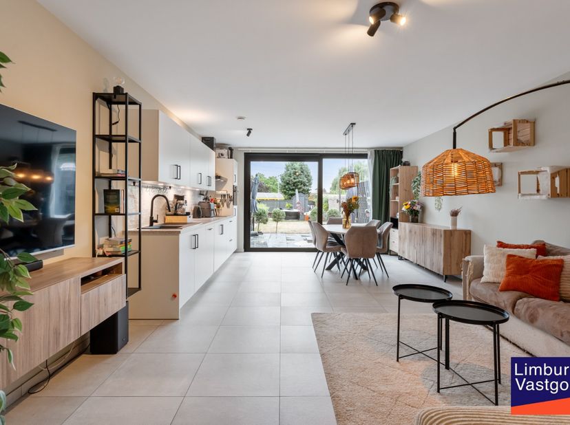 Hoogwaardig afgewerkt, lichtrijk appartement met 2 slaapkamers, tuin/terras, nabij het bruisende centrum van Heusden-Zolder. Bewoonbare oppervlakte: o