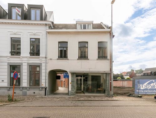                                         Bien commercial avec habitation à vendre à Herentals, € 199.000
