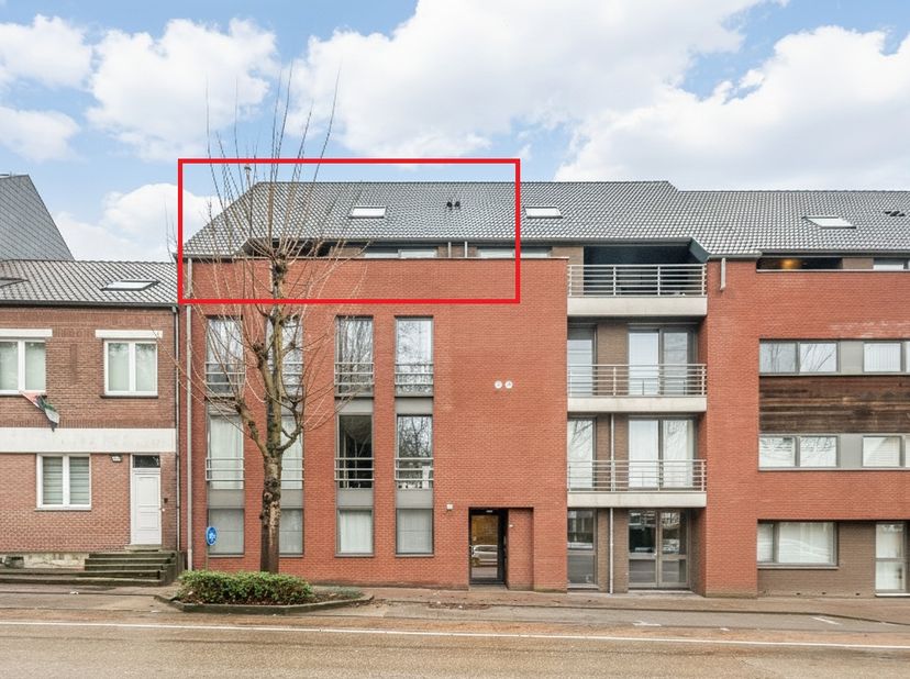 Ruimte, Comfort en een Toplocatie: Welkom in dit prachtig duplex-appartement in Genk!<br />
<br />
Op een zucht van het levendige centrum van Genk, vi