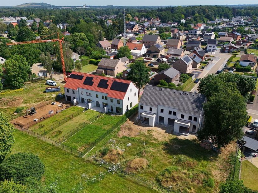 Instapklare ruime nieuwbouwwoning (203m²) in hartje Zolder<br />
Op de Schuttershof, ter hoogte van huisnummer 27, bieden wij dit nieuwbouwproject aan