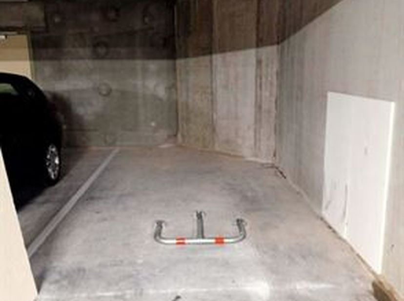 Autostaanplaats in de res. Matisse, Duinenweg 379, in te rijden via Warande 8B.<br />
Huurprijs: 1.600 per jaar. Vrij vanaf 1/07/2026.