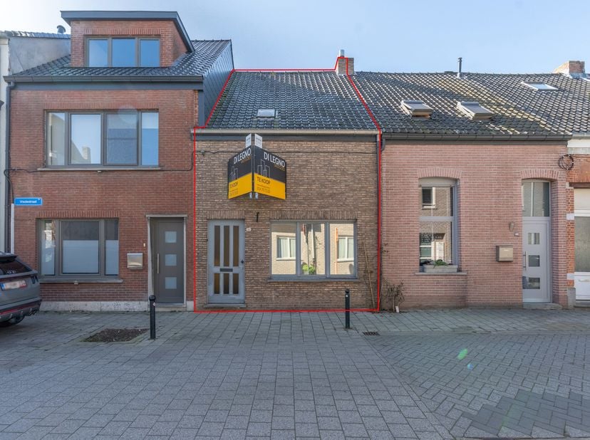 Gunstig gelegen woning met 2 slpk's en tuin te Turnhout.<br />
EPC: F-label | Tuin | Op wandelafstand van de Grote Markt van Turnhout<br />
Omschrijvi