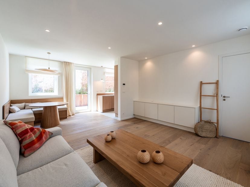 TERVUREN – Tussen het Arboretum en de winkels ligt deze charmante WONING (4 slpk./bureau/2 badkamers), gebouwd in 2026, met een bewoonbare oppervlakte