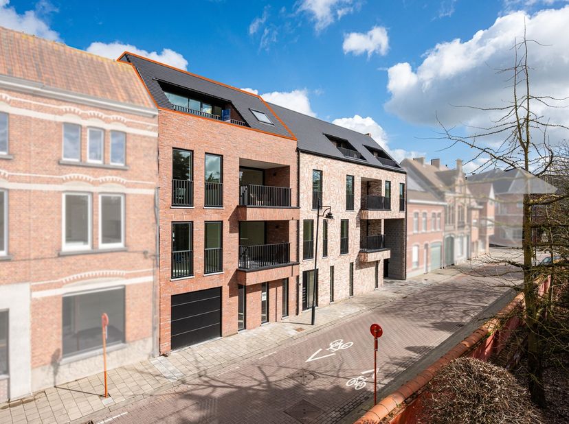 <br />
In de Mevrouw Courtmanslaan 70 bus 3.1 te Maldegem bieden wij dit hoogwaardig afgewerkt nieuwbouwappartement aan, gelegen op de derde verdiepin