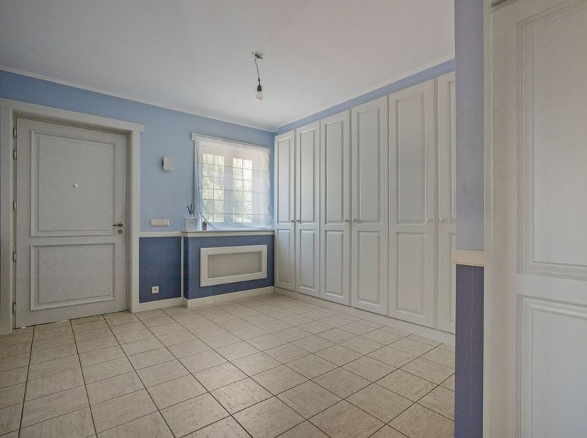Ligging:<br />
<br />
De woning is gunstig gelegen nabij het centrum van Halen, met winkels, scholen, openbaar vervoer en andere voorzieningen op ko