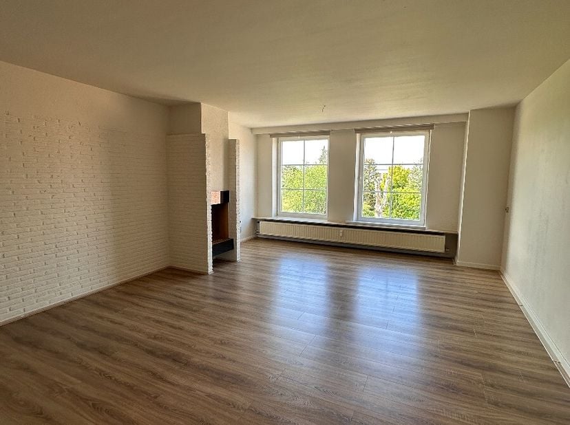 Gezellig appartement met 2 slaapkamers te huur in Lommel:Indeling: inkomhal, woonkamer, keuken, badkamer, berging, apart toilet, slaapkamer 1, slaapka