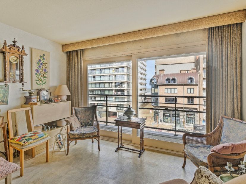 Wenduine: Studio confortable à vendre avec vue limitée sur la mer au coeur de Wenduine.Studio pratique au centre de Wenduine à vendre, à proximité du