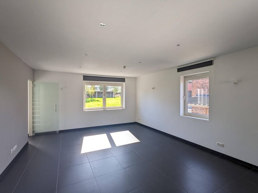Prachtige woning te huur in rustige omgeving, op slechts 15min van Tongeren en 15min van Maastricht. <br />
<br />
Deze mooie woning bevindt zich in z