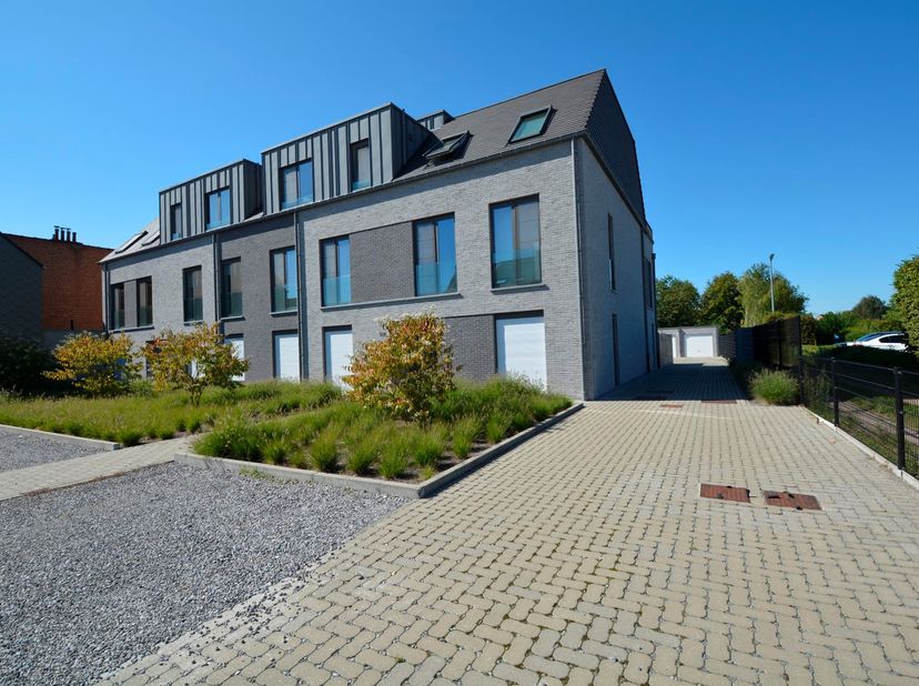 Appartement à louer
                    à 2520 Emblem