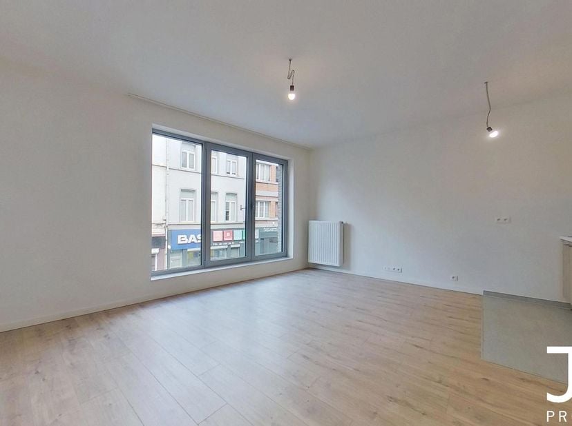 Gelegen op een steenworp van het Josaphatpark in een levendige buurt, bevindt zich deze prachtige studio in een nieuw gebouw.<br />
De studio is als v