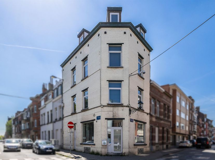 Property One, uw vastgoedmakelaar, biedt u een investeringspand aan met een minimaal rendement van 6%, in de onmiddellijke nabijheid van transport, wi