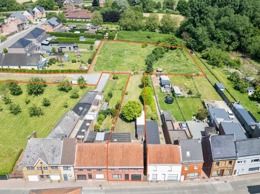 EERSTE BEZOEKDAG DINSDAG 23 JUNI 2026 VAN 16U TOT 19U (ENKEL OP AFSPRAAK!!)<br />
ZOTTEGEM - Te renoveren woning op ruim perceel van ca. 45a met bouwg