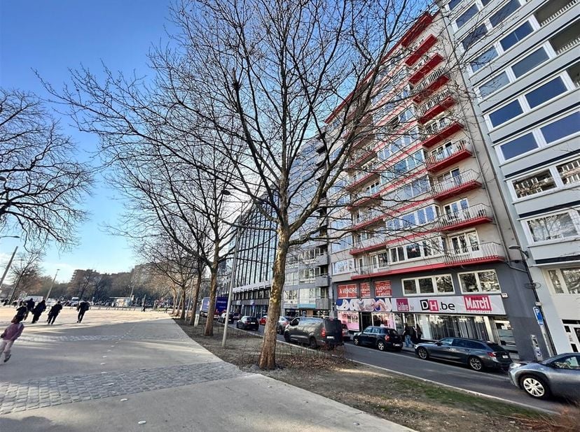 OPPORTUNITE HYPERCENTRE -  Situé sur le Boulevard d'Avroy, au coeur de Liège, à quelques mètres à pied du centre-ville et de ses commerces et écoles,