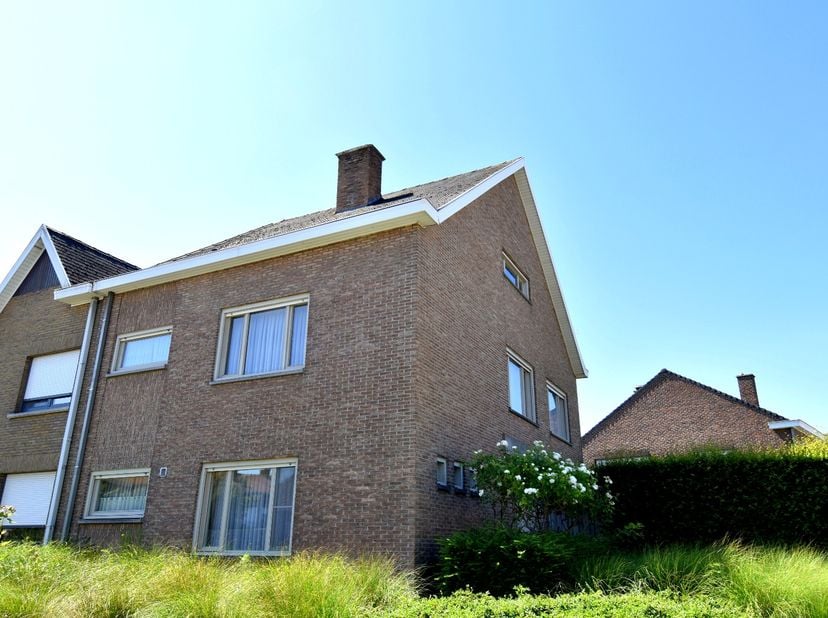 Op zoek naar een ruime gezinswoning met tal van mogelijkheden?<br />
Deze verzorgde eigendom gelegen in een rustige en aangename woonwijk te Bissegem,