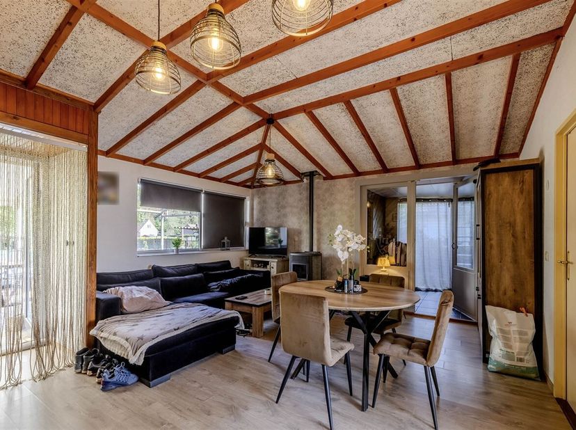 Rustig gelegen vakantiewoning te Herselt, vlakbij het natuurgebied Langdonken.<br />
Deze vakantiewoning op 535 m² beschikt over:<br />
- Woonkamer me