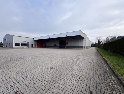                                         Entrepôt à louer à Lille, € 8.750
