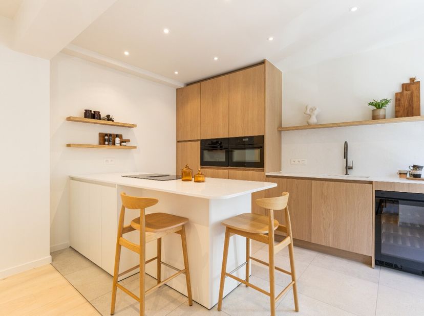 [[ DIT PAND NEEMT DEEL AAN DE ERA OPEN HUIZEN DAG OP 19/9 VAN 13:00 TOT 14:00 ]] Knokke: 3-slaapkamerappartement te koop op een steenworp van het stra