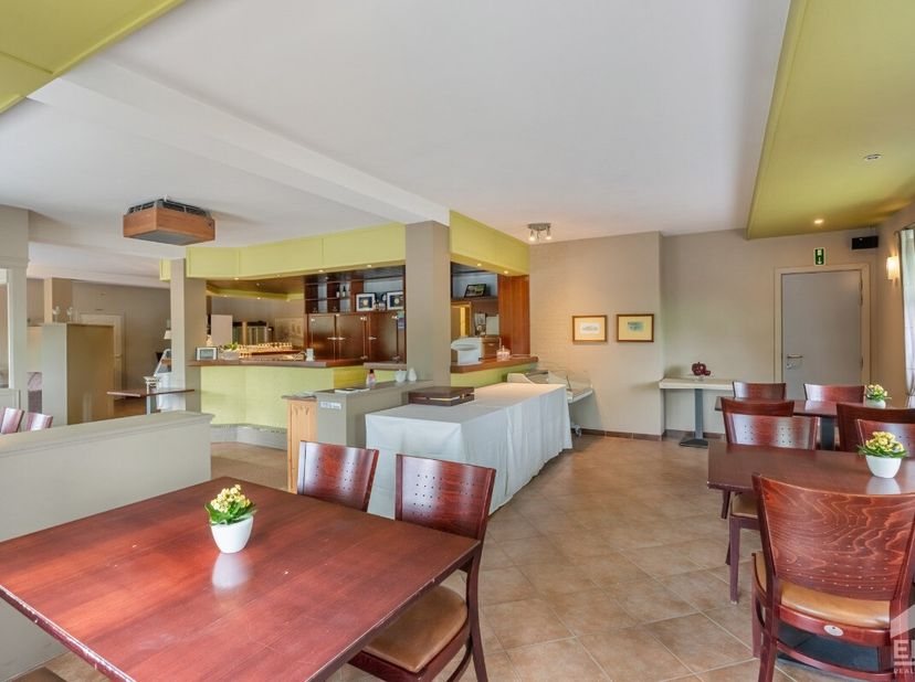 Te koop: B&amp;B met gelijkvloerse horecagelegenheid + aparte studio in Vrolingen (Wellen)Voor meer informatie ga naar https://www.era.be/nl/te-koop/welle