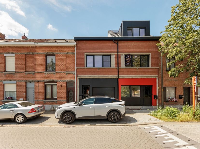 Vous vous offrez liberté, tranquillité (zone 30) et mobilité (Mobiscore 8,7 sur 10) au cœur de Muizen, car vous disposez d’un garage (sol en gravillon