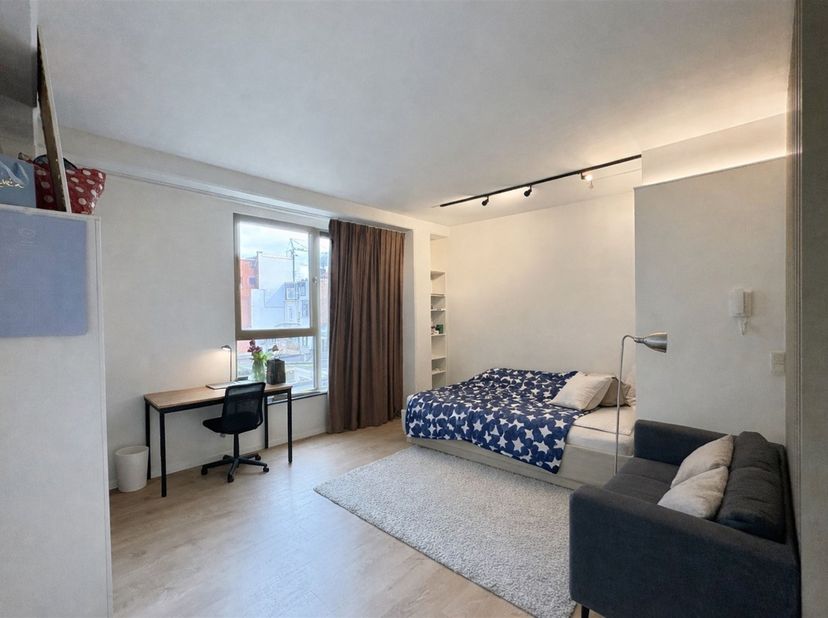 RÉSERVÉ AUX ÉTUDIANTS - STUDENTS ONLY (POUR UNE VISITE, APPELEZ LE +32 384 14 14)<br />
<br />
Situation : Cette chambre d'étudiant est située sur l