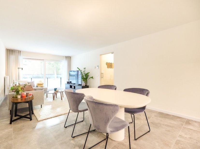 Dit recent gebouwde appartement uit 2023 combineert modern wooncomfort met een hoogwaardige afwerking en een uitstekende energiezuinigheid. De woning