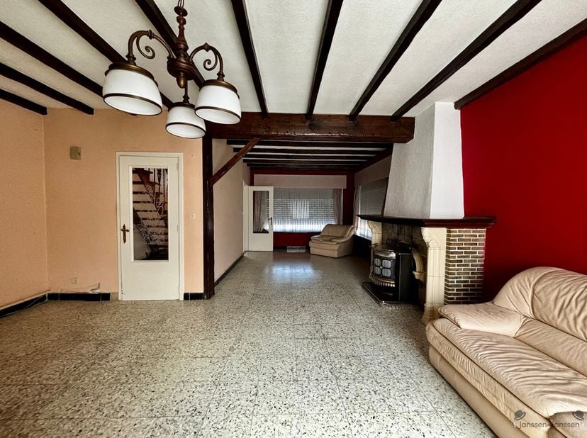 Maison à rénover avec 3 chambres, garage et espace extérieur à Hamme<br />
Vous recherchez une maison que vous pourrez rénover entièrement selon vos