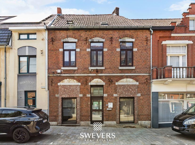 Voor meer info en foto’s, surf naar www.swevers.be – Ontdek dit te renoveren handelshuis met appartement aan de Koolmijnlaan 6 in Beringen. Deze eigen