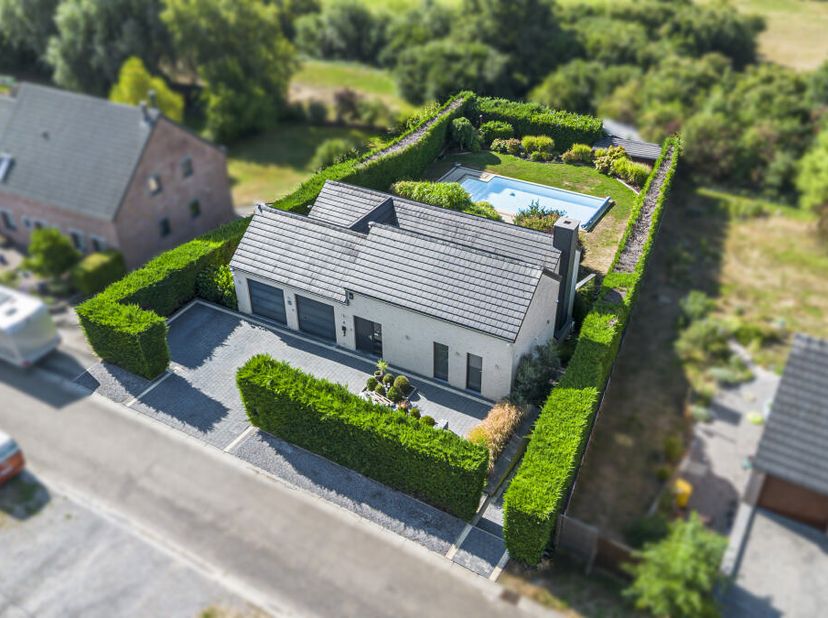 Maison à vendre à ,
                    5640 Biesme
