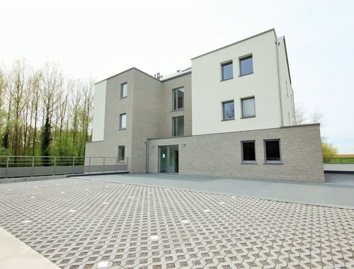                                        Appartement à louer à Mettet, € 875
