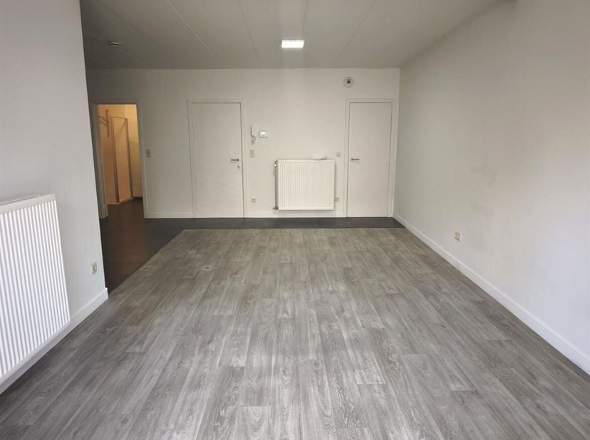 Gelijkvloers appartement met terras, garage en 2 autostaanplaatsen<br />
Ligging<br />
Dit verzorgde gelijkvloers appartement is gelegen aan Rijpad 4