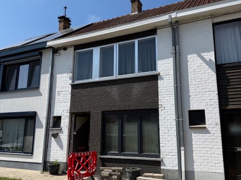 Huis te koop in Elzenstraat 14,
                    8000 Sint-Pieters
