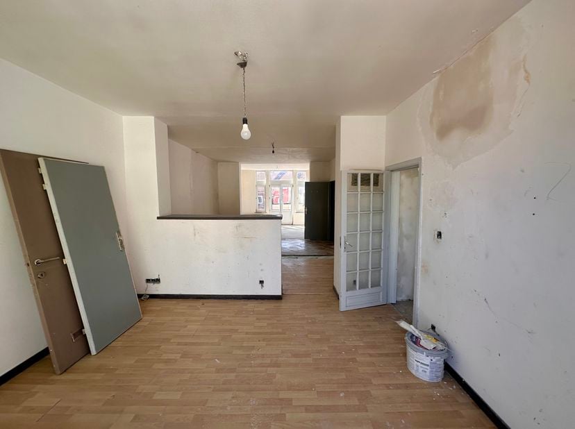 Magnifique appartement lumineux 1 ch + bureau à vendre – Casco d’architecte avec gros œuvre déjà rénové<br />
Situé dans une petite copropriété, cet a