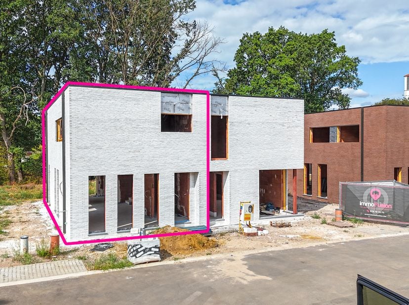 Elke zondag welkom op ons kantoor van 10u-12u voor meer info over de nieuwbouwprojecten! <br />
Moderne nieuwbouwwoning in ruwbouw (HOB) met 3 slpks,