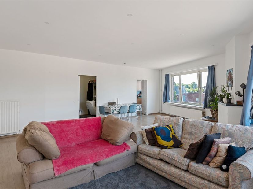 Ruim appartement (+-130m²) met 2 slpks en terras!<br />
Dit verzorgde appartement is gelegen op de tweede verdieping van een goed onderhouden gebouw (