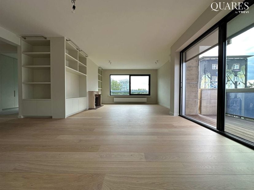 Quares - TREVI Groep presenteert :<br />
Luxueus gerenoveerd appartement<br />
 <br />
Dit prachtige appartement werd gerenoveerd met oog voor detail